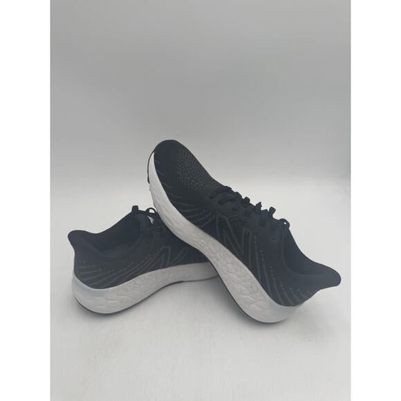 New Balance VONGO V5 Women's NEW Running Sneaker Black US Size 9 Medium - Picture 8 of 9